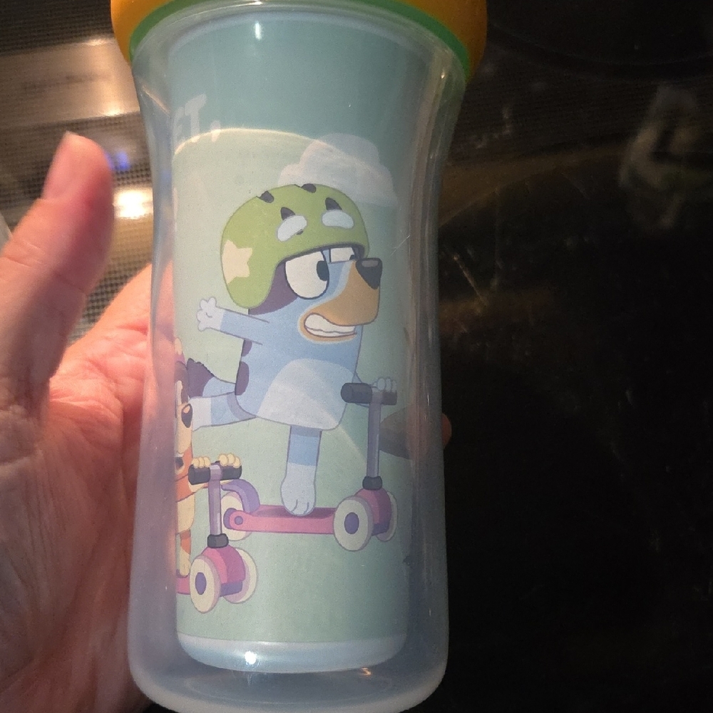 Bluey Sippy Cups with Green and Orange Lids - Picture 7 of 9